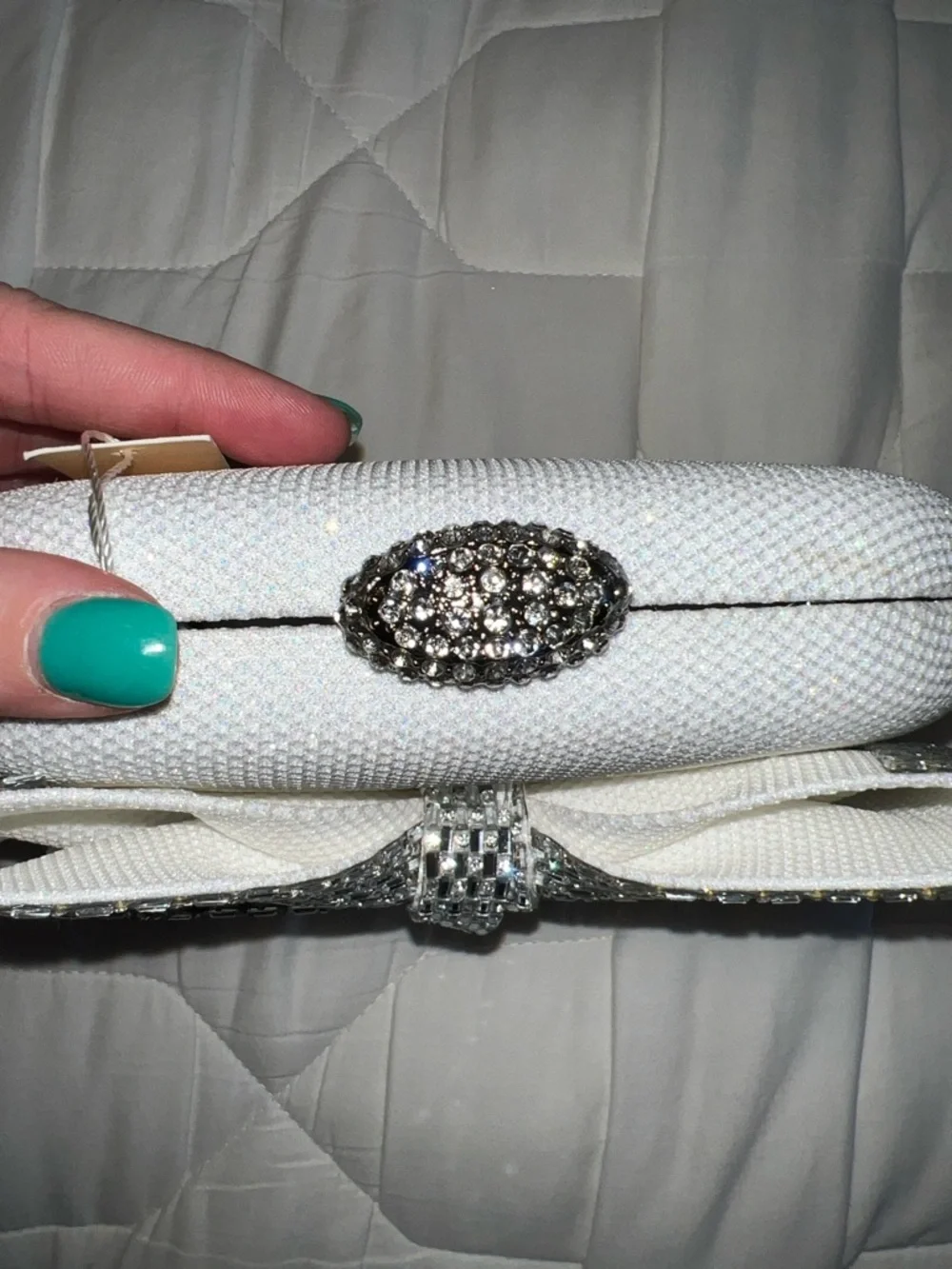 Jewel Badgley Mischka Silver Crystal Bow Minaudiere - Picture 6 of 7